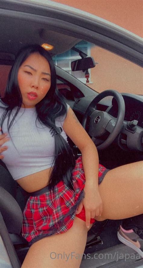 Japa Showing Her Breasts And Masturbating Her Pussy In The Car Cnn Amador