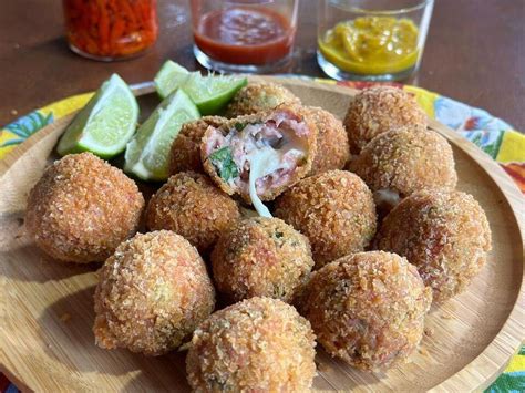 Hora do Rancho veja preparo de bolinho de linguiça picante