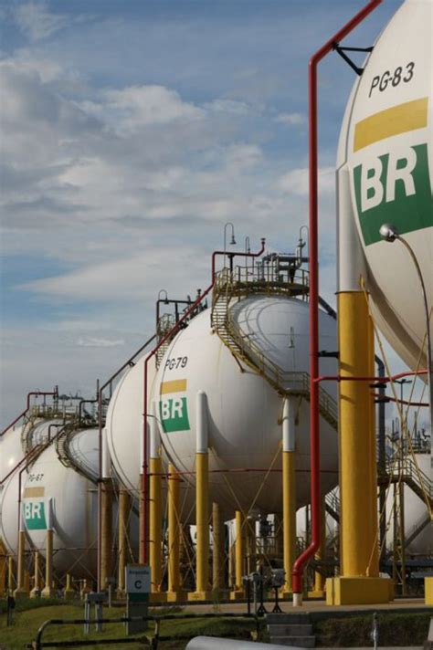 Petrobras Reduz Pre Os Da Gasolina Em E Do Glp Em Economia