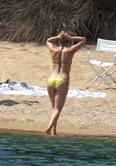 Kate Hudson In A Bikini In Greece Of The Day Drunkenstepfather