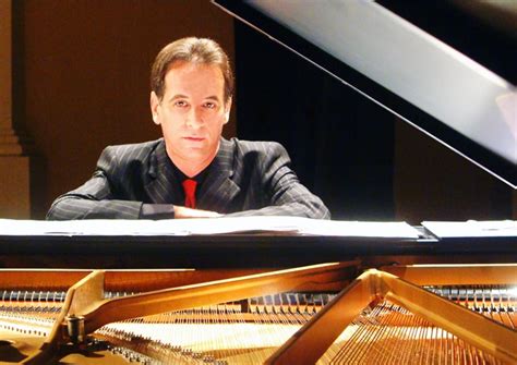 Festival Música nas Montanhas traz o pianista Flávio Augusto nesta