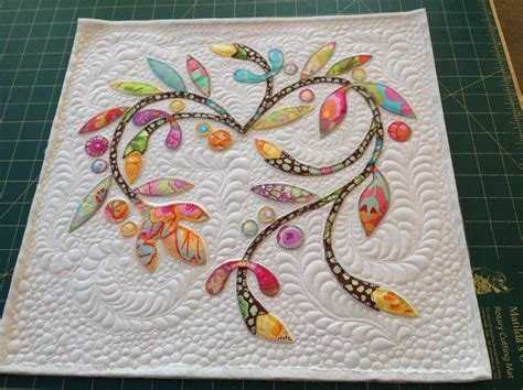 Spring Time Applique Mini Quilt – Free Bird Quilting Designs