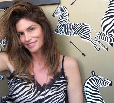 Cindy Crawford Apari Ie Spectaculoas La Un Eveniment Cum Arat La