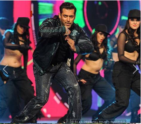 Salman Khan Performance At Filmfare Awards 2015