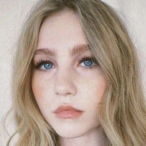 Ella Anderson - Bio, Facts, Family | Famous Birthdays