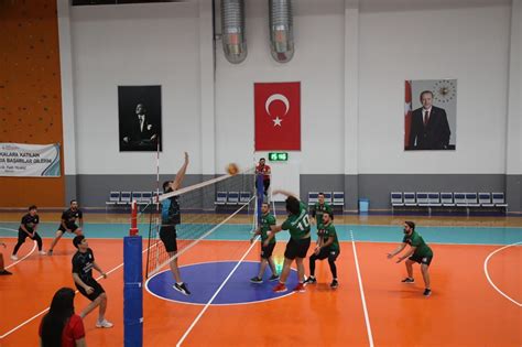 Cumhuriyetimizin Y L Renci Voleybol Turnuvas Tamamland