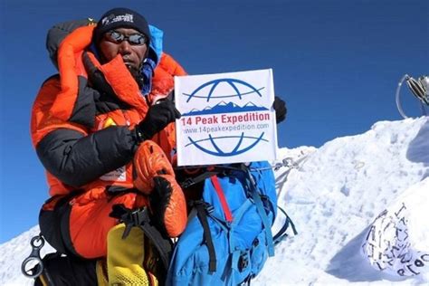 Foto Kisah Sherpa Taklukkan Puncak Everest Dua Kali Dalam Sepekan