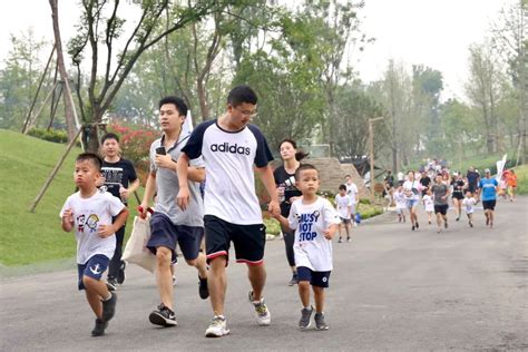 高清多图亲子跑、公益市集成都这场活动太有爱华西都市报 华西都市网