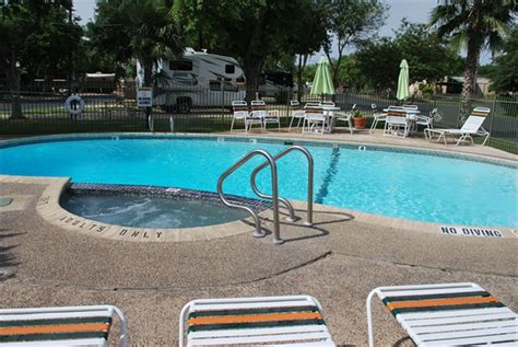 Travelers World Rv Resort San Antonio Tx Gps Campsites Rates