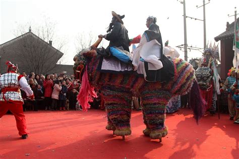 山西运城高跷走兽春节亮相，看到的人都争着合影求吉祥走兽高跷吉祥新浪新闻