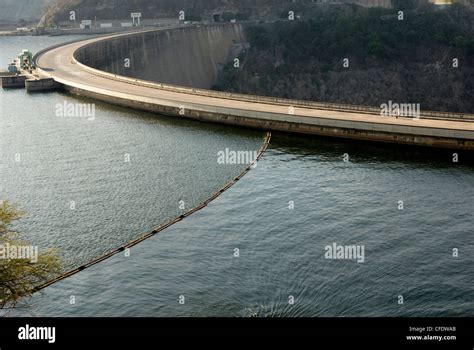 Kariba Dam, Lake Kariba, Zimbabwe, Africa Stock Photo - Alamy