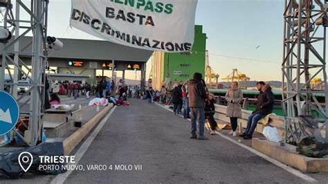 Porto Di Trieste Il Presidio No Green Pass La Domenica Mattina Youtube