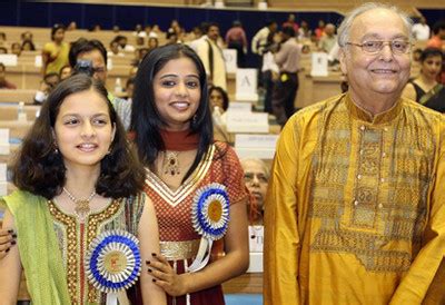 Priyamani, Soumitra Chatterjee Received National Awards - extraMirchi.com