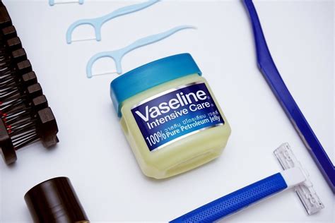 Многоликий вазелин: польза и вред применения | MedAboutMe
