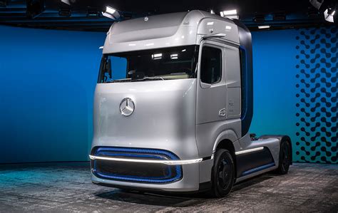 Daimler Setzt Auf Batterie Wasserstoff Lkw Bilder Video Ecomento De