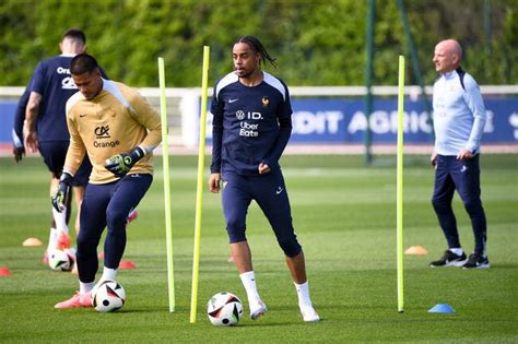 Barcola sur le départ lidée folle soumise au PSG Foot 01