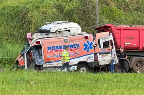 Cinco pessoas morrem em colisão entre ambulância e carreta na BR 040