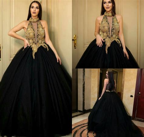 2019 Beaded Black And Gold Prom Dresses A Line Halter Sleeveless Sweep