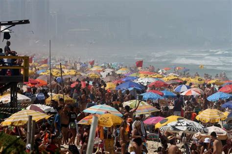 Rio Tem Praias Lotadas E Aglomera O No Dia Do Feriad O