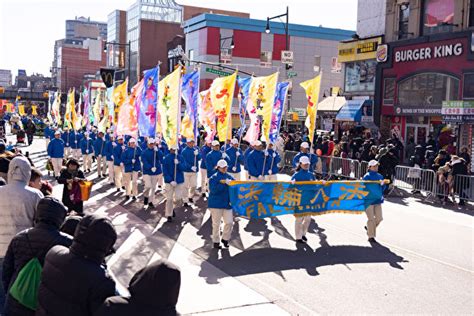 組圖：法拉盛大遊行 法輪功聲勢最浩大 新年遊行 紐約 大紀元