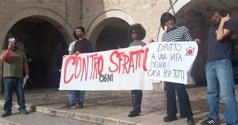 Bari Continuano I Picchetti Contro Gli Sfratti