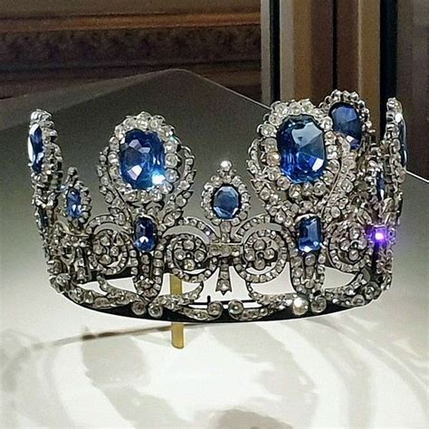 Pin By Martin Forest Luc On Couronne Royale De France Royal Jewelry