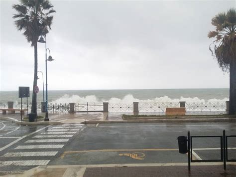 Maltempo In Calabria Mareggiate Nelle Zone Joniche Foto Da Gioiosa E