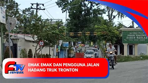 Emak Emak Dan Pengguna Jalan Hadang Truk Tronton Youtube