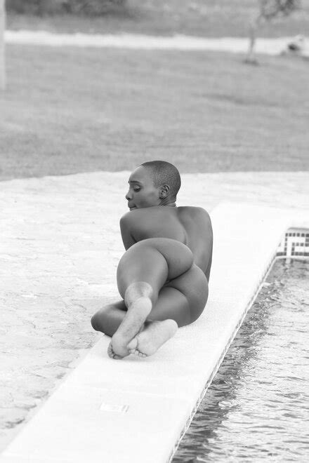 Zaawaadi EPv9deTWoAEKpMF Large Porn Pic