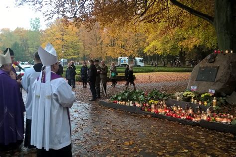 Procesja szlakiem pomników na Cmentarzu Centralnym ZDJĘCIA