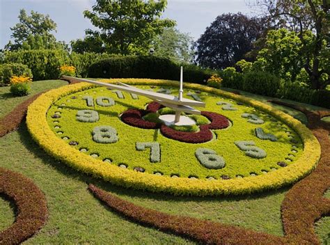 Monuments and architecture - The flower clock in Geneva