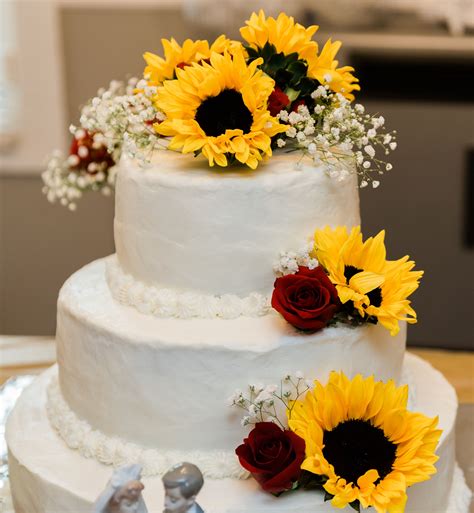 Rose And Sunflower Wedding Cake Voluminous Weblogs Photography