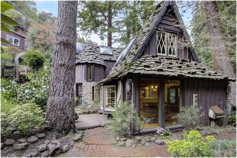 How to Achieve the Cottagecore Aesthetic: 4 Tips to Follow - All ...