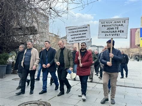 Punëtorët E Kek Ut Mbajnë Protestë Dukagjini