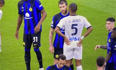 Juan Jesus Ha Dato Uno Schiaffo Al Razzismo Reagendo Con La Calma Dei