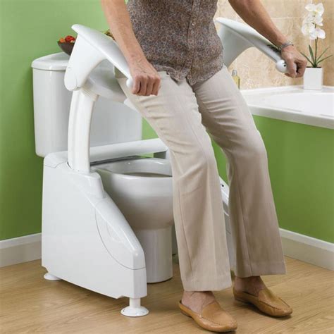 Solo Toilet Lift Helps Elderly On and Off Toilet