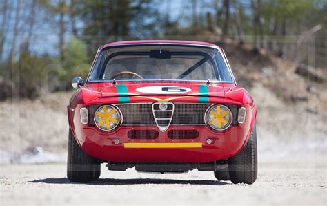 Alfa Romeo Giulia Sprint GTA uno speciale esemplare del 1966 è in