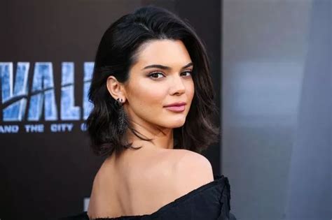 Kendall Jenner Exposes A Hint Of Underboob And Her Toned Tummy In Crop