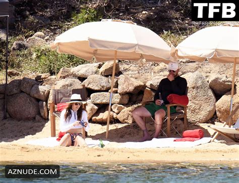 Jessica Biel Sexy Seen Flaunting Her Hot Bikini Body Alongside Justin Timberlake At The Beach In