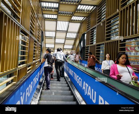 Kuala Lumpur Malaysia Jan 17 2017 People At KL Sentral Shopping