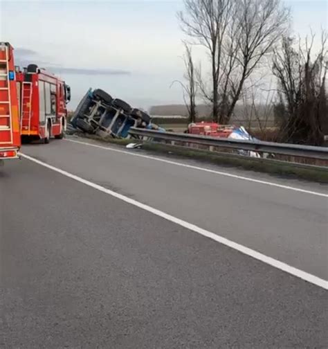 Pordenone Gravissimo Incidente Sulla Cimpello Sequals Tre Morti