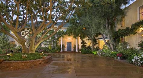 Taylor Swift Buys Iconic Beverly Hills Mansion For $25-Million (PHOTOS ...