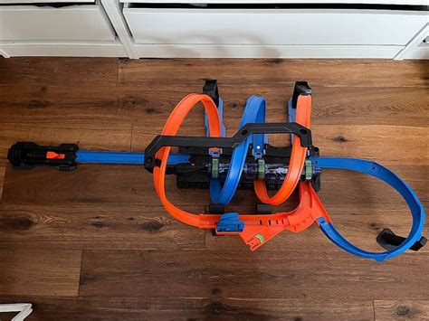 Hot Wheels Korkenzieher Crash Trackset mit 3 Autos Gebraucht in Mühlethurnen für CHF 50 nur