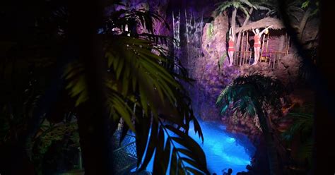 WATCH: First look at re-opened Casa Bonita cliff divers | Multimedia | denvergazette.com