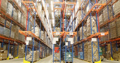 A firsthand take on working in an ecommerce shipping warehouse - The Verge