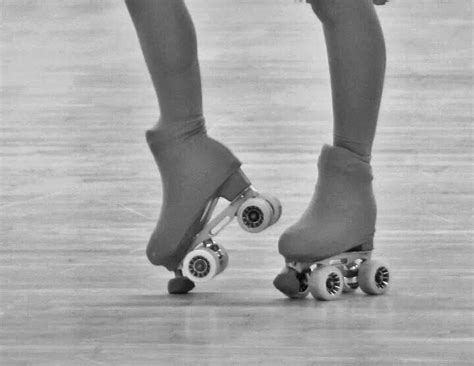 Pin By Andrea Fradinho On Patimm Roller Skaters Roller Skating