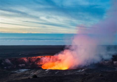 Eruption Has Begun In Kilauea Volcan Lava Fountains Form In Park And