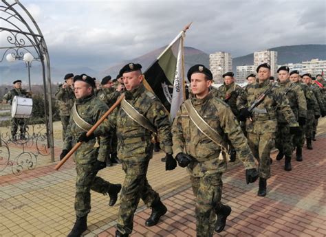 Бойното знаме на военно формирование 22 220 бе осветено пред новия храм ...