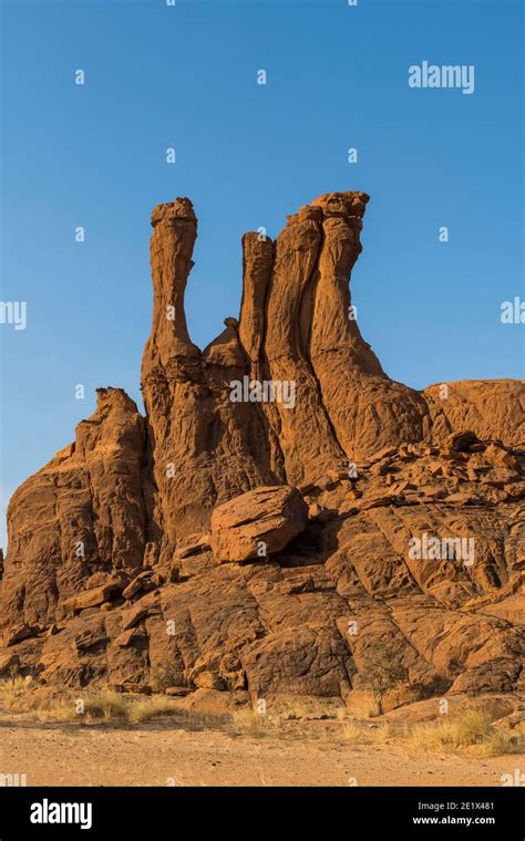 Eroded, fissured Rock formations, Ennedi plateau, Chad Stock Photo - Alamy