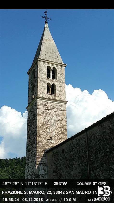 Foto Meteo Il Campanile Della Chiesa Di San Mauro Nella Frazione Di